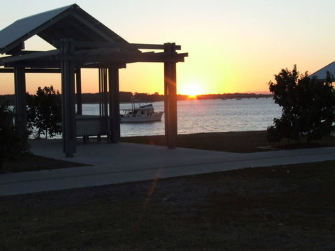 Air Conditioned Unit Stones Throw To The Waterfront. - Queensland Tourism 1