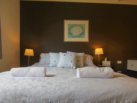 17 Pt Lookout Beach Resort - QLD Tourism 17