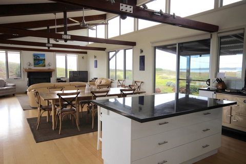 Turnstone Beach House - QLD Tourism 17