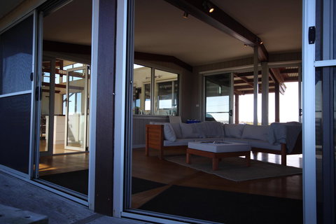 Turnstone Beach House - QLD Tourism 11