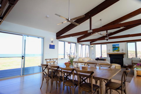 Turnstone Beach House - QLD Tourism 13