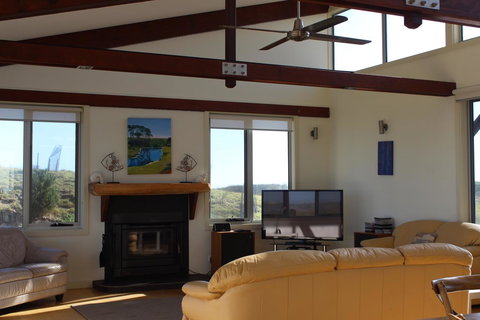 Turnstone Beach House - QLD Tourism 4