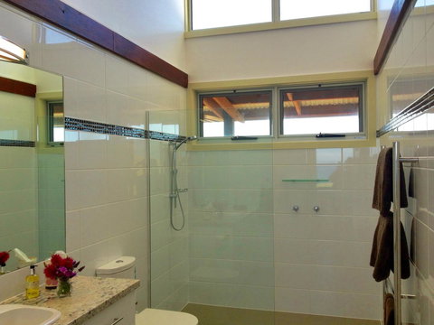 Turnstone Beach House - QLD Tourism 7