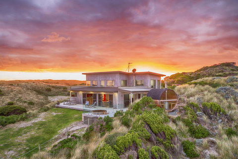 Porky Beach Retreat - King Island Escapes - QLD Tourism 0