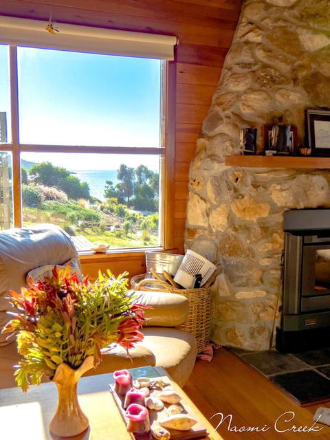 Palana Beach House - QLD Tourism 7