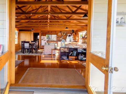 Palana Beach House - QLD Tourism 1