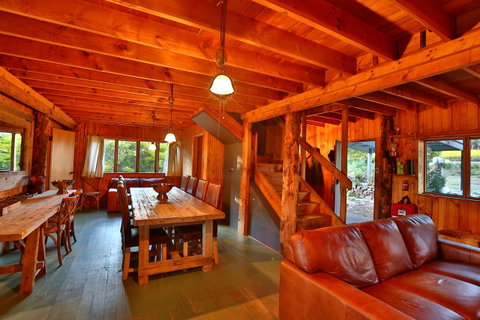 Bruny Island Lodge - QLD Tourism 6