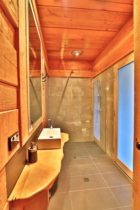 Bruny Island Lodge - QLD Tourism 8