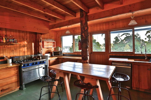 Bruny Island Lodge - QLD Tourism 1