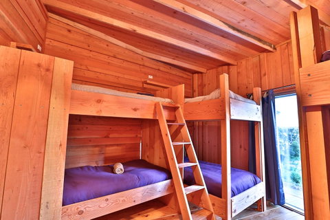 Bruny Island Lodge - QLD Tourism 10