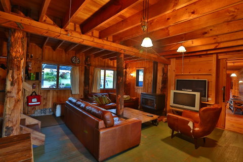 Bruny Island Lodge - QLD Tourism 18