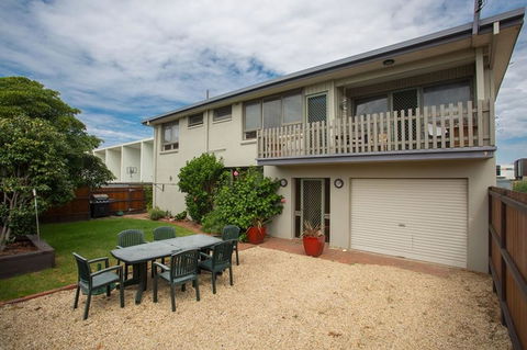 'Banksia 7' Marine Parade - QLD Tourism 0