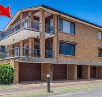 'COLUMBIA VIEWS' 2/9 COLUMBIA CLOSE - AIRCON WIFI NETFLIX VIEWS  BOAT PARKING - QLD Tourism