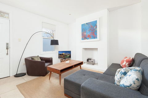 'Darling Lily' - Your Townhouse Hideaway - Queensland Tourism 1
