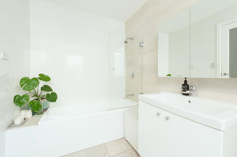 'Darling Lily' - Your Townhouse Hideaway - Queensland Tourism 3