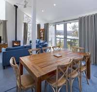 'Matilda' - Spacious  centrally located with great lake views - QLD Tourism