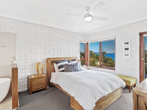 'Nunkeri', 5 Kerrie Close - Stunning House With Fabulous Views, Linen, WIFI & Air Conditioning - QLD Tourism 1