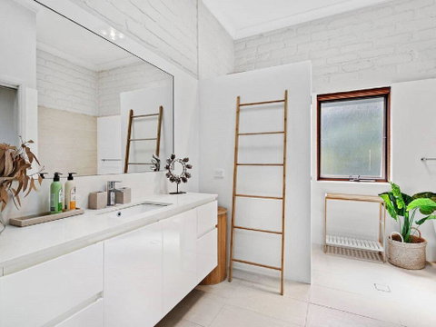 'Nunkeri', 5 Kerrie Close - Stunning House With Fabulous Views, Linen, WIFI & Air Conditioning - QLD Tourism 3