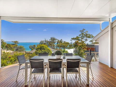 'Nunkeri', 5 Kerrie Close - Stunning House With Fabulous Views, Linen, WIFI & Air Conditioning - QLD Tourism 0