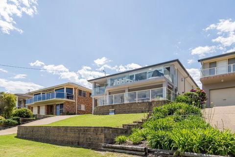 'Salt & Light' Mollymook - QLD Tourism 1