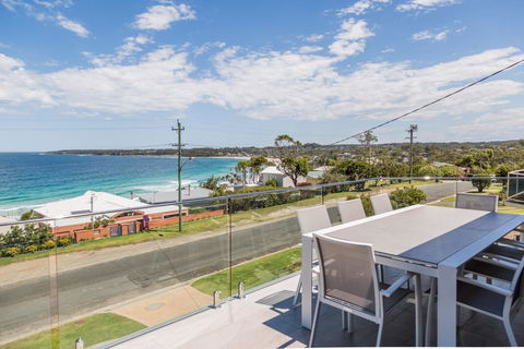 'Salt & Light' Mollymook - QLD Tourism 0