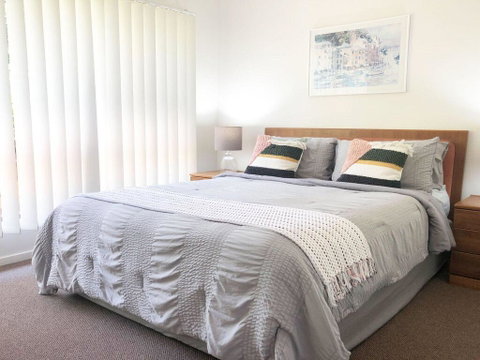 'Sandy Palms' 28 Moorooba Cr - Beautiful Home With Wifi, Air-con And Boat Parking - QLD Tourism 1