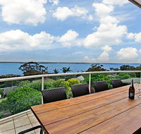 'The Bay' 25 Wallawa Rd - huge home with aircon spectacular views  chromecast - QLD Tourism