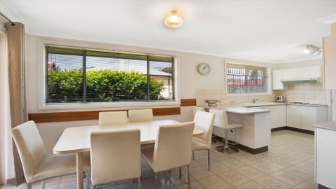 'The Hideaway' At Shoal Bay - QLD Tourism 1