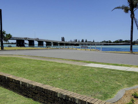 'Time And Tide' 1 - Ground Floor With Water Views - QLD Tourism 2