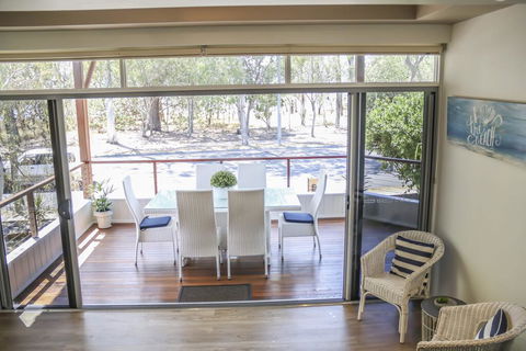'Top Tier' Dog Friendly Holiday Home - QLD Tourism 0