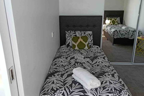 , Elsternwick, Impressive 2bed:carspot:15mins To CBD - QLD Tourism 0