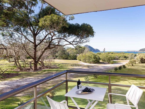 1 'Intrepid', 3 Intrepid Close - Amazing Views Of Shoal Bay, Only 100m From The Beach - QLD Tourism 0