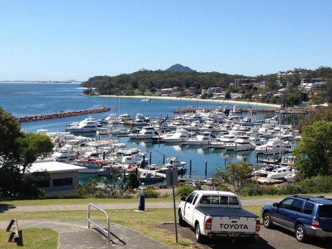 1 'Laman Lodge', 15 Laman Street - Stunning Air Conditioned Unit With Water Views And WIFI - QLD Tourism 0
