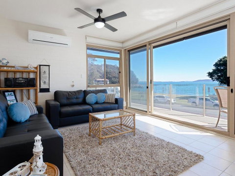1 'Little Hut', 20 Kurrawa Close - Spectacular Water Views, NBN & Air Conditioned - QLD Tourism 2