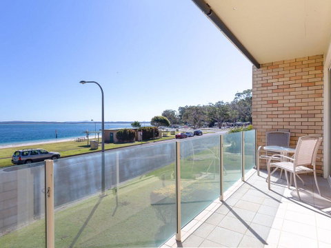 1 'Little Hut', 20 Kurrawa Close - Spectacular Water Views, NBN & Air Conditioned - QLD Tourism 0