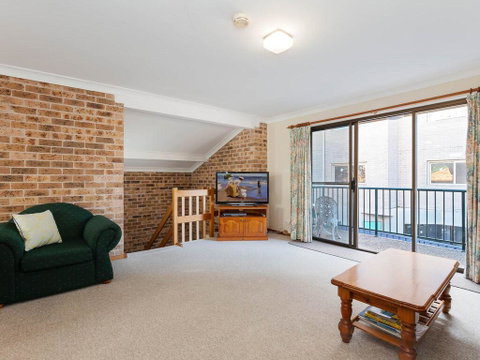 1 'Monterea' 3 Ondine Close - Walking Distance To Beach - QLD Tourism 1