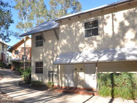 1 Bedroom Executive Villa Located Within Cypress Lakes - QLD Tourism 3
