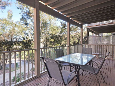 1 Bedroom Executive Villa Located Within Cypress Lakes - QLD Tourism 0