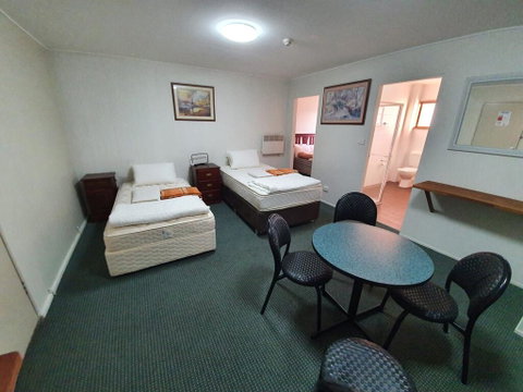 1 Lakeview Plaza - QLD Tourism 0