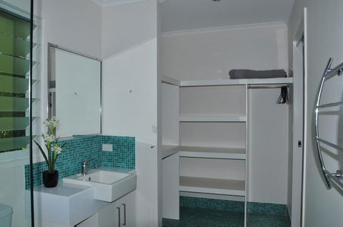 10 Double Island Drive - Modern Family Home, Centrally Located, Swimming Pool & Outdoor Area - QLD Tourism 2