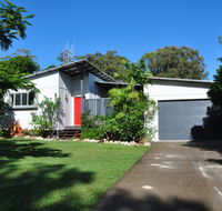 10 Double Island Drive - Modern family home centrally located swimming pool  outdoor area