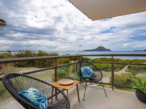 11 'Intrepid' , 3 Intrepid Close - Absolute Beachfront Bliss - QLD Tourism 0