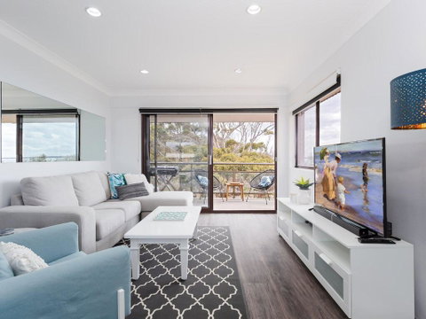 11 'Intrepid' , 3 Intrepid Close - Absolute Beachfront Bliss - QLD Tourism 1