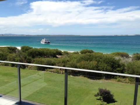11 'Luskin Lodge' 29 Weatherly Close - Stunning Water Views - QLD Tourism 0