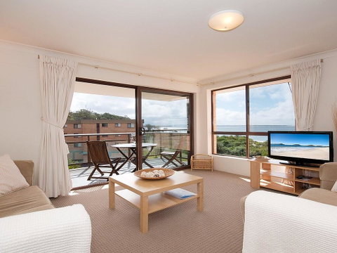 11 'Promenade' 8 Intrepid Close - Air Conditioned Unit With Beautiful Water Views - QLD Tourism 3