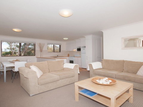 11 'Promenade' 8 Intrepid Close - Air Conditioned Unit With Beautiful Water Views - QLD Tourism 2