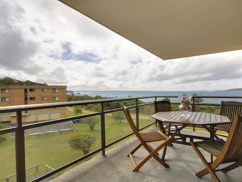 11 'Promenade' 8 Intrepid Close - Air Conditioned Unit With Beautiful Water Views - QLD Tourism 0