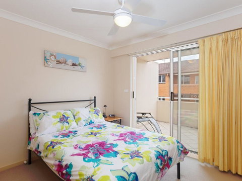 11 'Seashells', 21-23 Magnus Street - Pool, Lift, Aircon - QLD Tourism 3