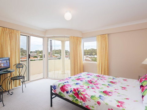 11 'Seashells', 21-23 Magnus Street - Pool, Lift, Aircon - QLD Tourism 1