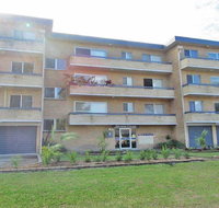 11 'Silvana Court' 26 Ajax Avenue - close to the water and clubs